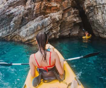 Ab Sant'Angelo: Ischia Kajak Tour mit italienischem Aperitif