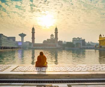 From Delhi: 2 Day Amritsar Golden Temple & Wagah Border Tour