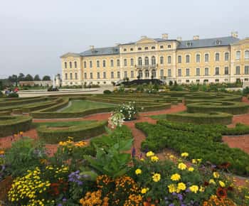 Riga-Vilnius : palais de Rundale/colline des croix/Kernave médiévale