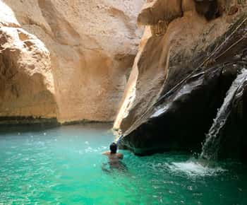 Muscat: całodniowa prywatna wycieczka po Wadi Shab i Bimmah Sinkhole