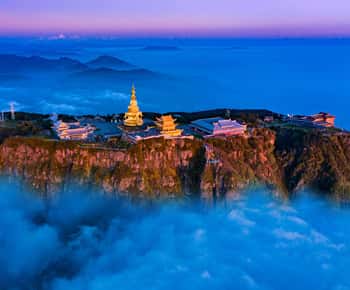 Mount Emei and Leshan Giant Buddha Two-Day Private Tour