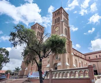 Kampala: Christian Tour with Lunch & Private Transfers