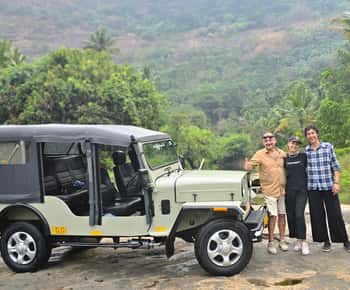 Munnar: Anakulam Jeep Safari to Explore Wild Elephants