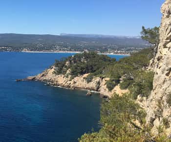 Von Marseille nach Cassis: Reise in das Herz der Calanques und Traditionen.