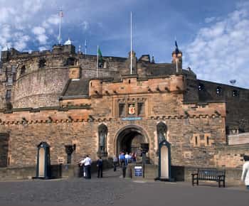 Edinburgh Castle: Guided Walking Tour with Entry Ticket