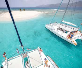 Jost Van Dyke: Plavba katamaránem po Sandy Spit a White Bay