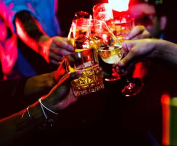 Experiencia guiada de pubs en Gangtok: camina, bebe y repite