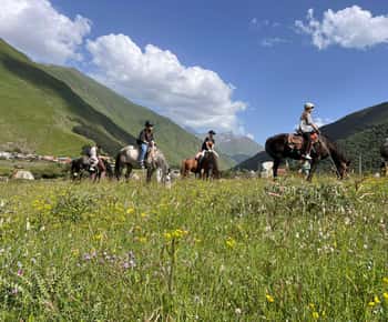 Tbilisi:3-Day Tour to Gudauri and Kazbegi with hotel pick up