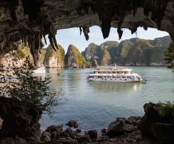 Da Hanoi: escursione di un giorno con crociera deluxe nella baia di Halong
