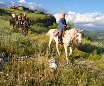 Abruzzo: Simbruini National Park Horseback Daily Adventure