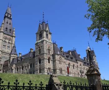 Ottawa: Private geführte Stadttour ab Montreal