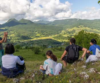 cheese-making workshop, excursion, and tasting in the Maiella Park
