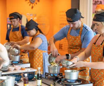 Phuket: Half Day Authentic Thai Cooking Class & Market Tour