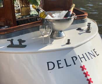 Amsterdam: Private Dinner Cruise with Guide and Wine