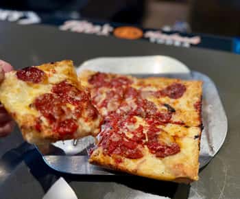 Detroit: Secret Food Tour with Tastings