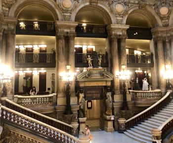 Familievennlig skattejakt i Opera Garnier