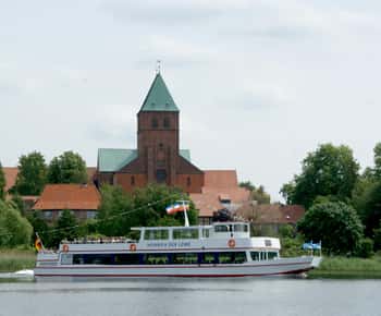 Ratzeburg Lake: 2-hour historical boat tour with entertainment