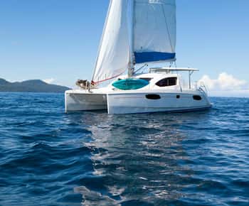 Torrevieja: Passeio de aventura com o catamarã Apaleo