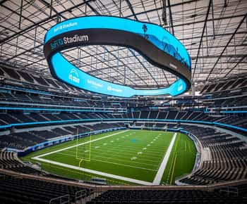 Tour immersivo dietro le quinte dello stadio SoFi