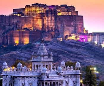 Jodhpur: Mehrangarh & Udaipur Lakeside 2-Day Tour with Lunch
