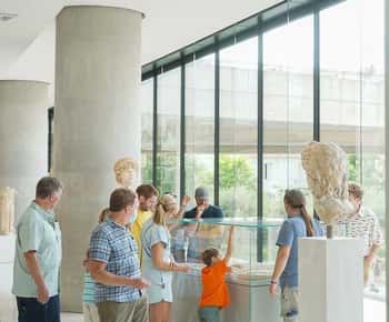 Museu da Acrópole: passeio em família e caça ao tesouro com ingressos