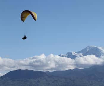 Baños: Paragliding Tandem Flight with Andes Views