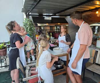Gjirokastra: amici, famiglia e divertimento - Corso di cucina vegetariana