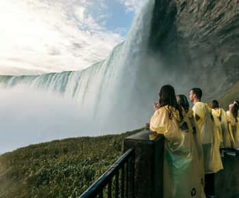 Niagara Falls: Boat Trip & Journey Behind the Falls Tour
