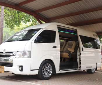 Serviço de minivan em Chiang Mai com motorista que fala inglês