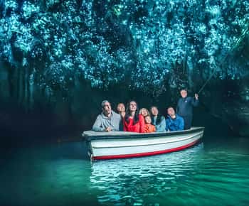 Waitomo: Excursão guiada às cavernas Glowworm de barco