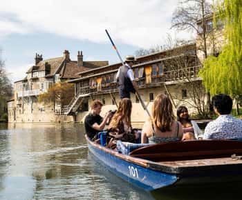Cambridge: Punting Tour on the River Cam