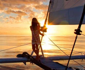Limassol: Cruzeiro de Catamarã ao pôr do sol com snacks e bebidas