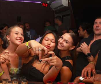 Nice: kroegentocht langs 4 bars + toegang tot een VIP-club & 5 gratis shotjes