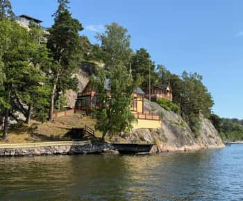Tukholma: Juhannuksen saaristokierros veneellä, live-opas, saksa/englanti