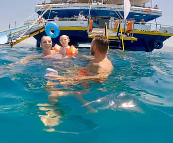 Athens: Islands Swimming Day Cruise. DJ, Lunch & Drinks inc.