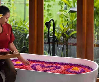Ubud: Tejas Inara Alas Harum Spa Massage & Flower Bath