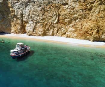 Krk: Goldener Strand und Blaue Höhle Kreuzfahrt mit Begrüßungsgetränk