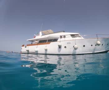 Favignana und Levanzo: gemeinsame Tour mit der Yacht Shalimar IV