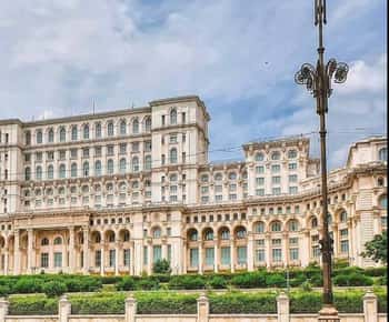 Bucharest Panoramic City Tour & Street Food