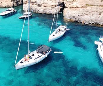 Da La Valletta: Noleggio privato di un'intera giornata in barca a vela