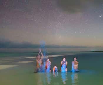 Holbox: Bioluminescentie in kajak en zijaanzicht.