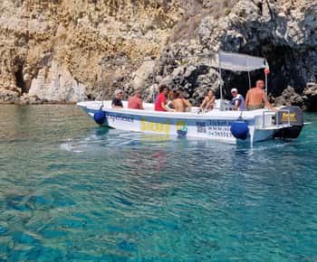 Siracusa: Ortigia & Sea Caves Boat Tour w/ Prosecco & Fruit