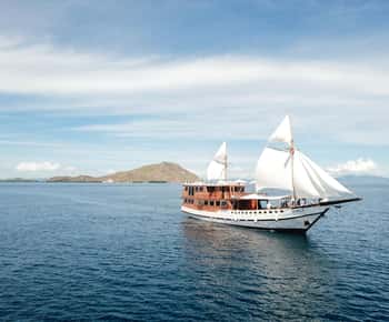 Labuan Bajo: 2 Nights Komodo Liveaboard on Phinisi Boat