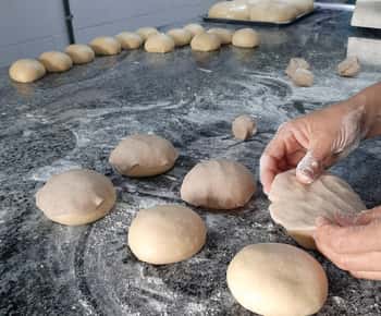 Kook Conchas & Pan de Muerto en bezoek een snoepfabriek