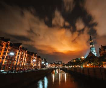 Hamburg: 90-Minute Evening Lights Harbor Cruise