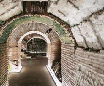 Biglietto d'ingresso e tour guidato di Napoli sotterranea