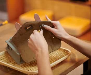 St Andrews : atelier de confection de sacs à main Islander® Harris Tweed®