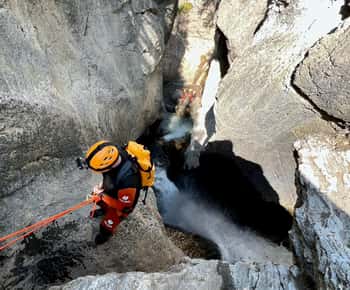 Banff: tour di mezza giornata di canyoning per principianti