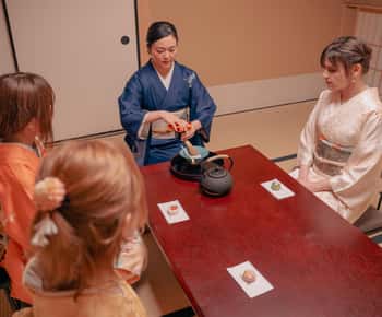 Tokyo: Discover Japanese Hospitality with a Tea Ceremony