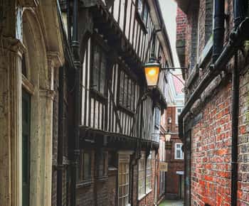 Excursão a pé pelas histórias de Snickelways, em York